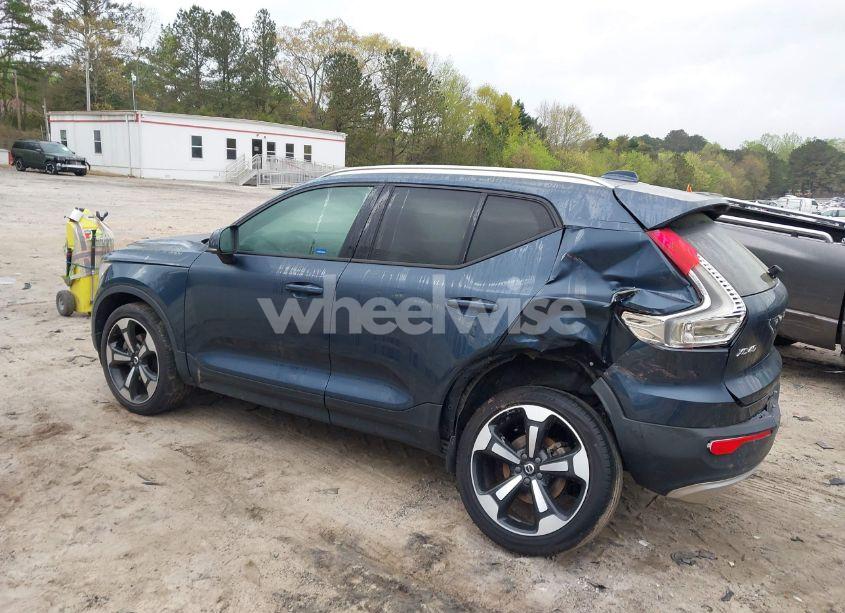 Photo 3 of 2021 Volvo Xc40 T5 MOMENTUM (VIN YV4162UK0M2469977)