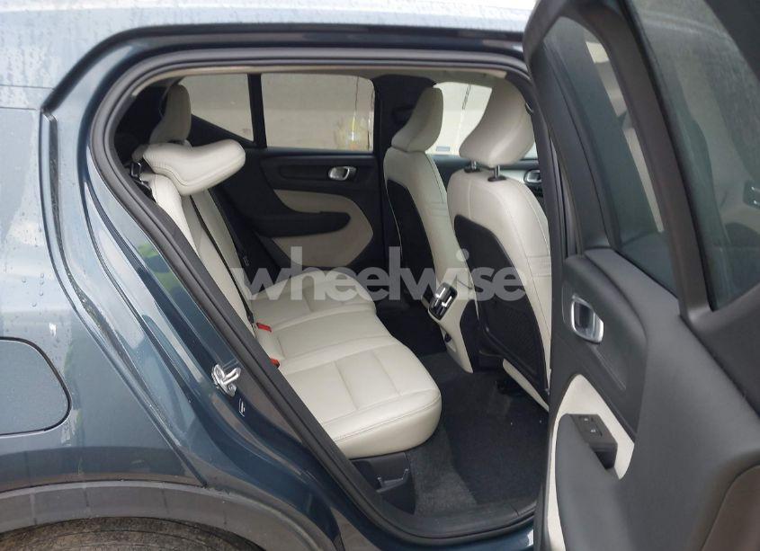 Photo 8 of 2021 Volvo Xc40 T5 MOMENTUM (VIN YV4162UK0M2469977)