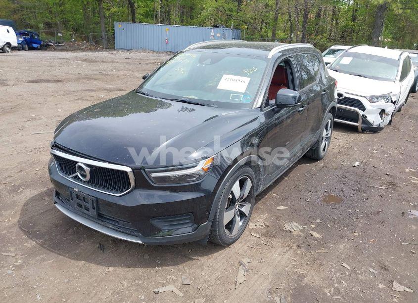 Photo 2 of 2019 Volvo Xc40 T5 MOMENTUM (VIN YV4162UK1K2052266)