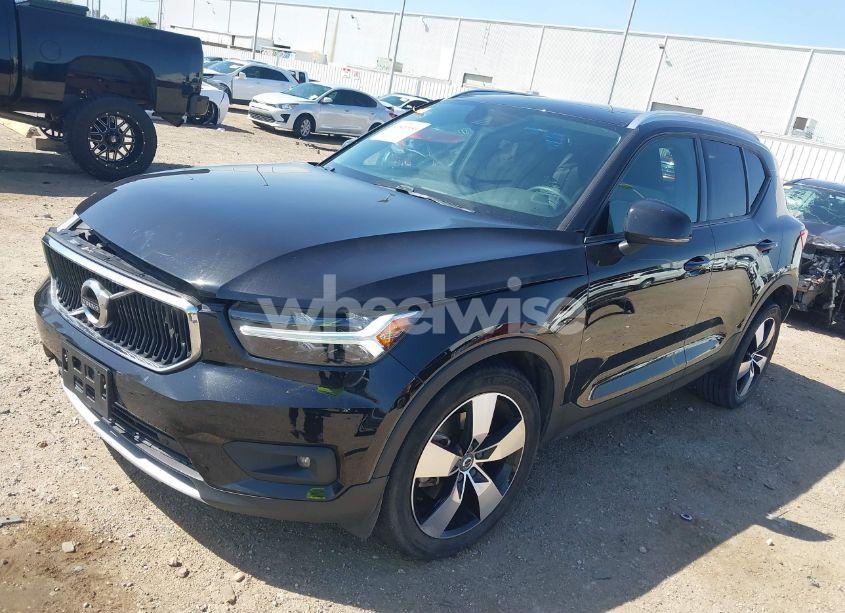 Photo 2 of 2021 Volvo Xc40 T5 MOMENTUM (VIN YV4162UK3M2415542)