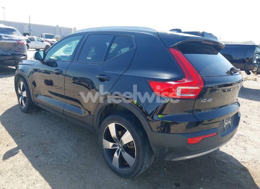 Photo 3 of 2021 Volvo Xc40 T5 MOMENTUM (VIN YV4162UK3M2415542)