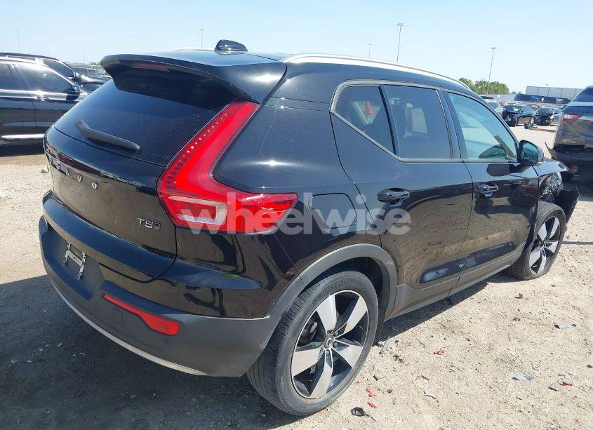 Photo 4 of 2021 Volvo Xc40 T5 MOMENTUM (VIN YV4162UK3M2415542)