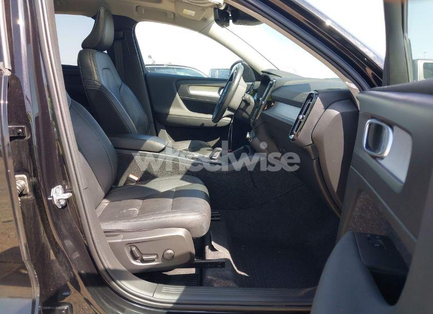 Photo 5 of 2021 Volvo Xc40 T5 MOMENTUM (VIN YV4162UK3M2415542)