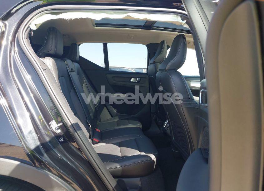 Photo 8 of 2021 Volvo Xc40 T5 MOMENTUM (VIN YV4162UK3M2415542)