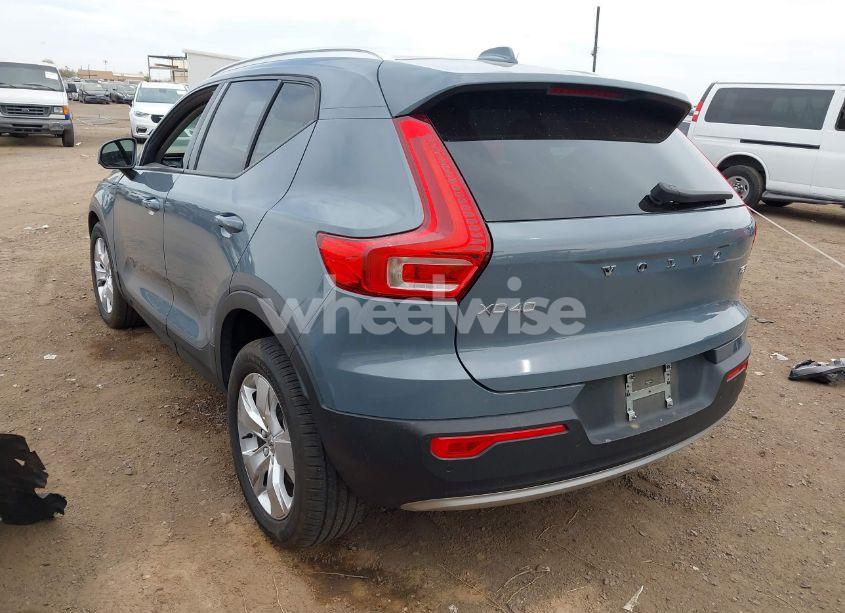 Photo 3 of 2021 Volvo Xc40 T5 MOMENTUM (VIN YV4162UK3M2473571)
