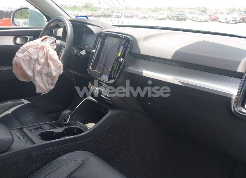 Photo 5 of 2019 Volvo Xc40 T5 MOMENTUM (VIN YV4162UKXK2127207)