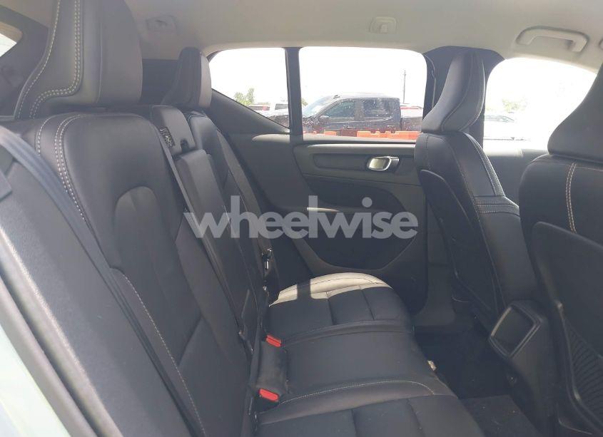 Photo 8 of 2019 Volvo Xc40 T5 MOMENTUM (VIN YV4162UKXK2127207)