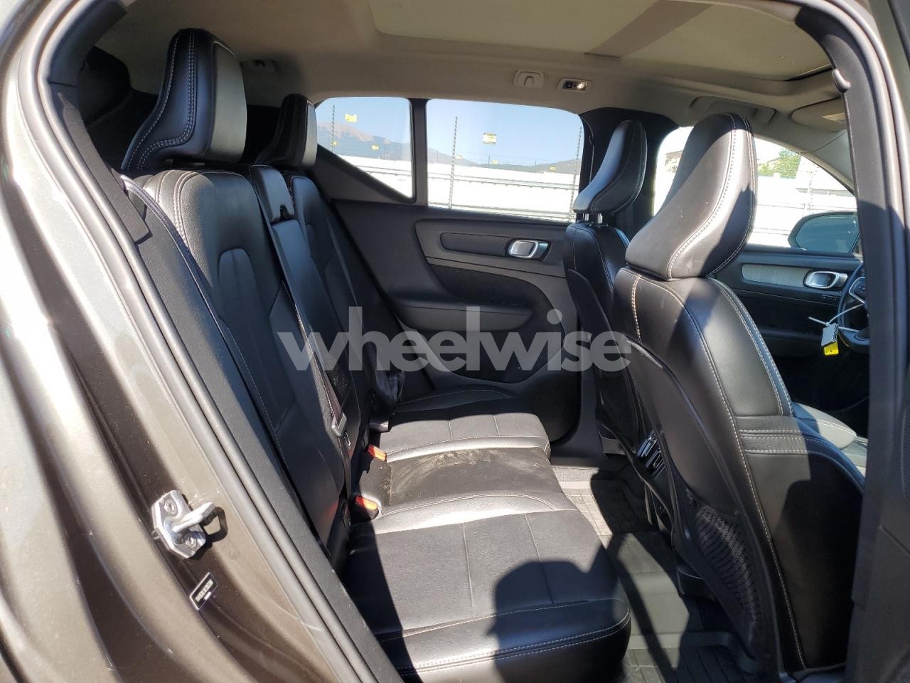 Photo 10 of 2019 VOLVO XC40 T5 INSCRIPTION (VIN YV4162ULXK2063386)