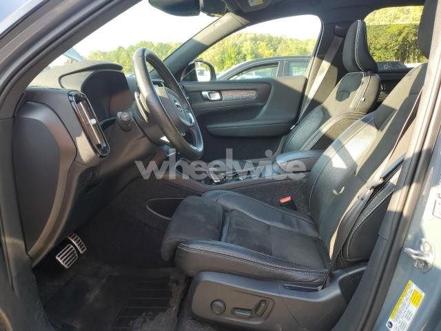 Photo 2 of 2020 VOLVO XC40 T5 R-DESIGN N/A (VIN YV4162UM1L2348522)