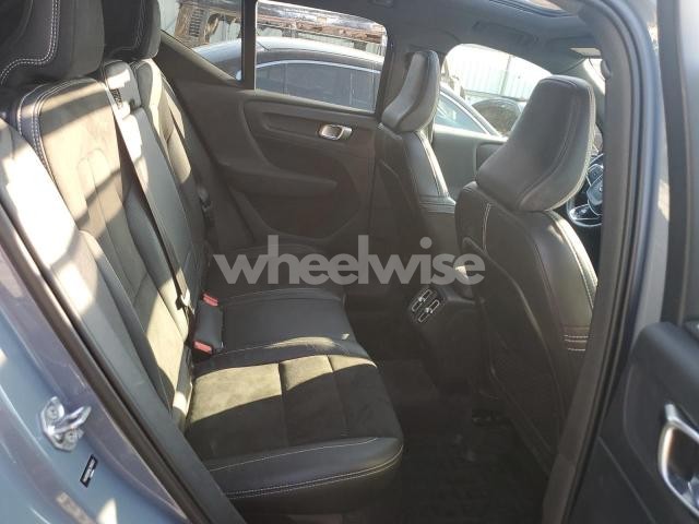 Photo 7 of 2020 VOLVO XC40 T5 R-DESIGN N/A (VIN YV4162UM1L2348522)