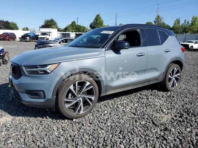 Photo 2 of 2021 VOLVO XC40 T5 R-DESIGN N/A (VIN YV4162UM3M2466671)