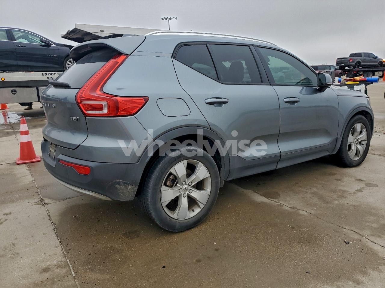 Photo 3 of 2019 VOLVO XC40 T5 MOMENTUM N/A (VIN YV4162XZ0K2013533)