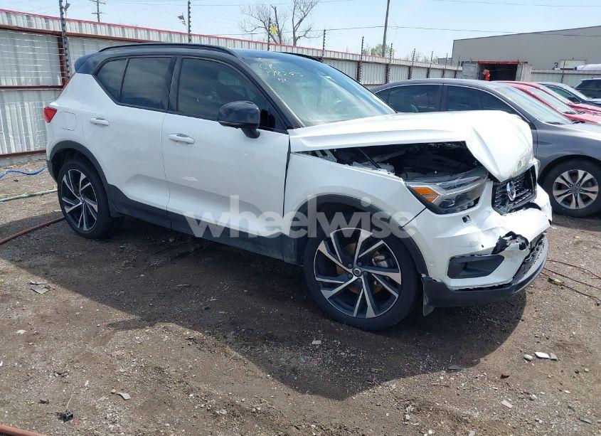 2019 Volvo Xc40 T5 MOMENTUM/T5 R-DESIGN (VIN YV4162XZ8K2004420) main photo