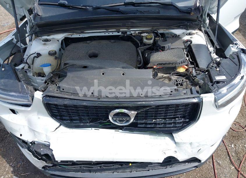 Photo 10 of 2019 Volvo Xc40 T5 MOMENTUM/T5 R-DESIGN (VIN YV4162XZ8K2004420)