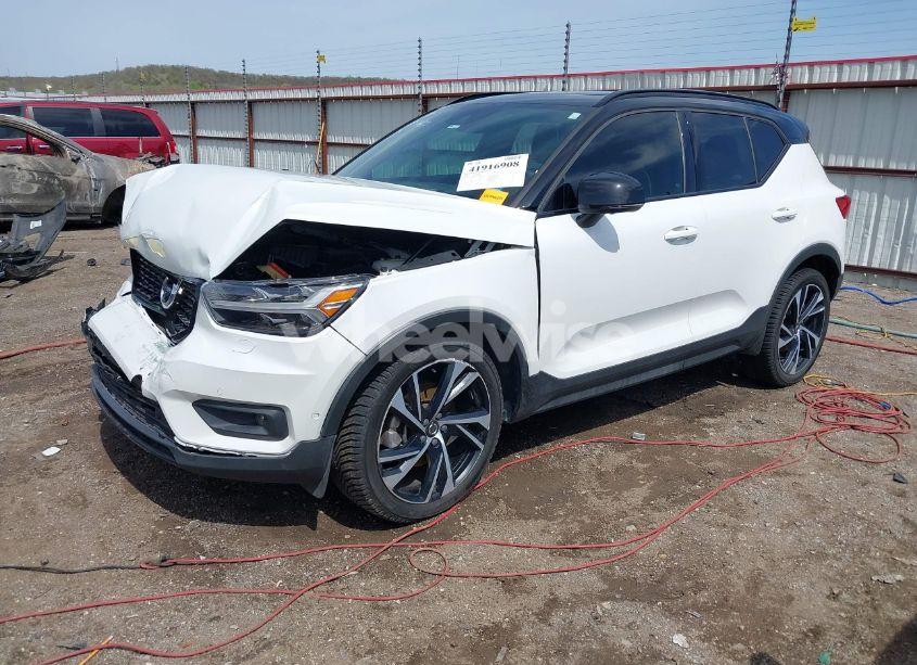 Photo 2 of 2019 Volvo Xc40 T5 MOMENTUM/T5 R-DESIGN (VIN YV4162XZ8K2004420)