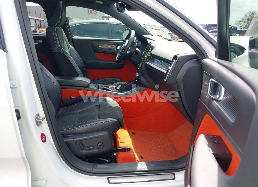 Photo 5 of 2019 Volvo Xc40 T5 MOMENTUM/T5 R-DESIGN (VIN YV4162XZ8K2004420)