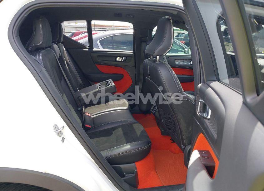 Photo 8 of 2019 Volvo Xc40 T5 MOMENTUM/T5 R-DESIGN (VIN YV4162XZ8K2004420)