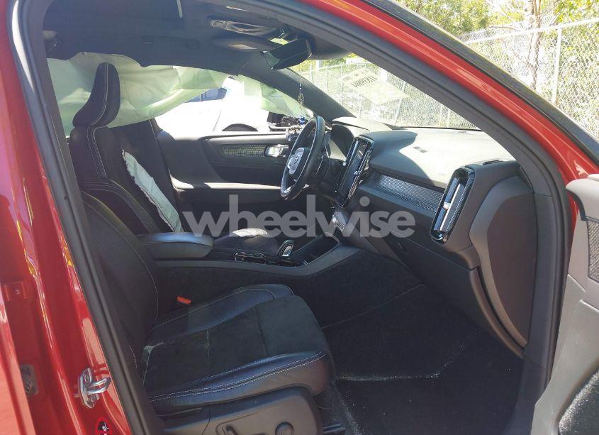 Photo 5 of 2019 Volvo Xc40 T5 MOMENTUM/T5 R-DESIGN (VIN YV4162XZ9K2019184)