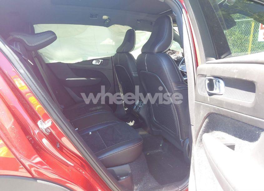 Photo 8 of 2019 Volvo Xc40 T5 MOMENTUM/T5 R-DESIGN (VIN YV4162XZ9K2019184)