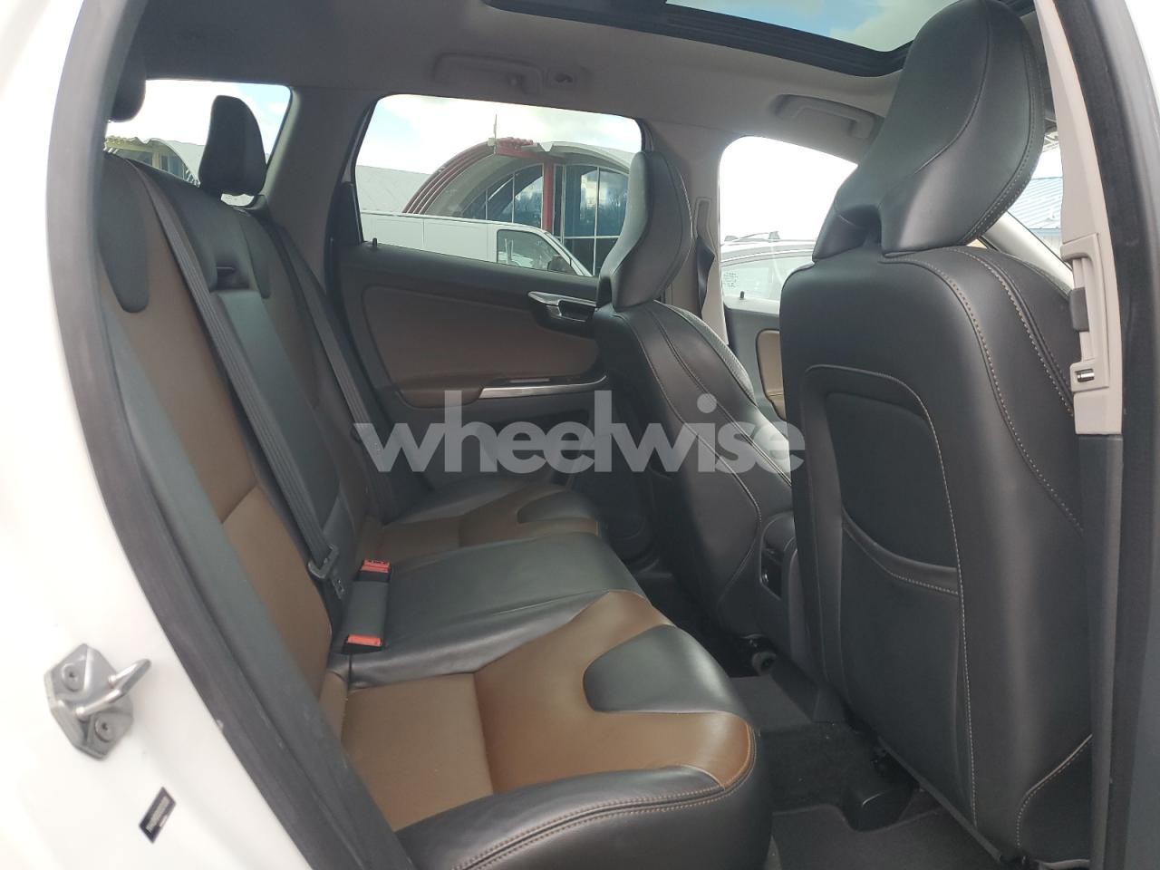 Photo 11 of 2017 VOLVO XC60 T6 DYNAMIC (VIN YV449MRR0H2031200)