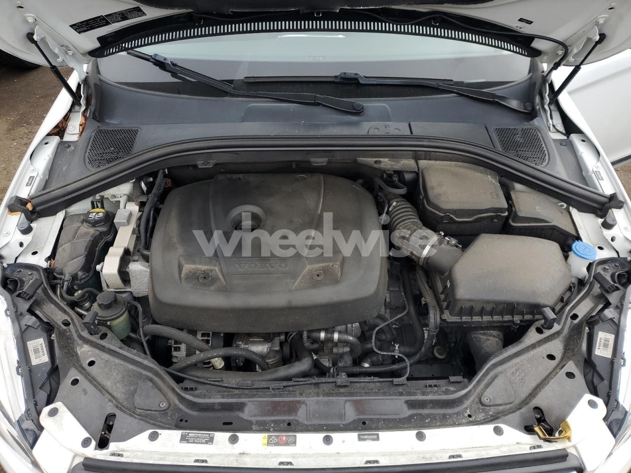 Photo 12 of 2017 VOLVO XC60 T6 DYNAMIC (VIN YV449MRR0H2031200)