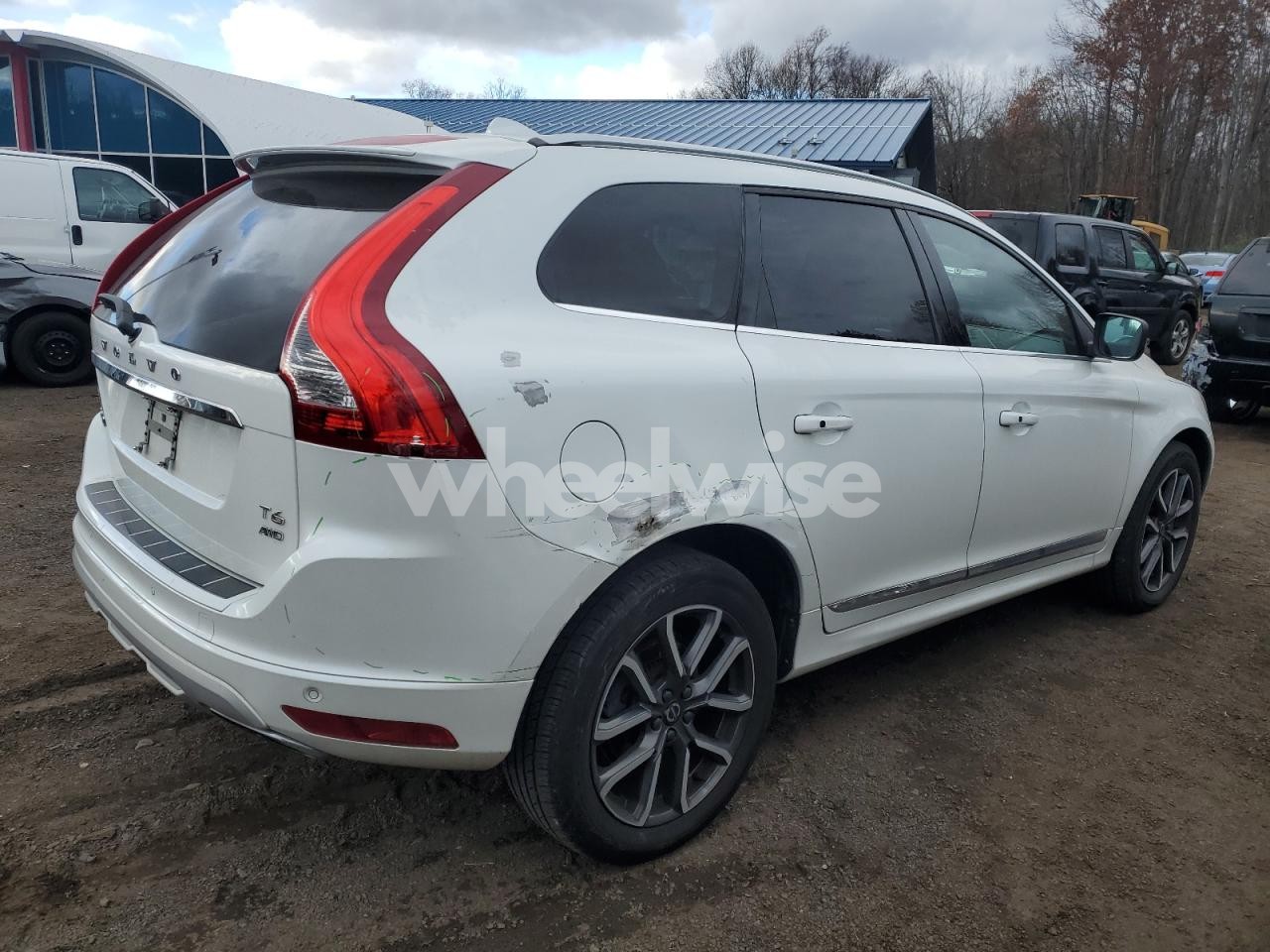 Photo 3 of 2017 VOLVO XC60 T6 DYNAMIC (VIN YV449MRR0H2031200)