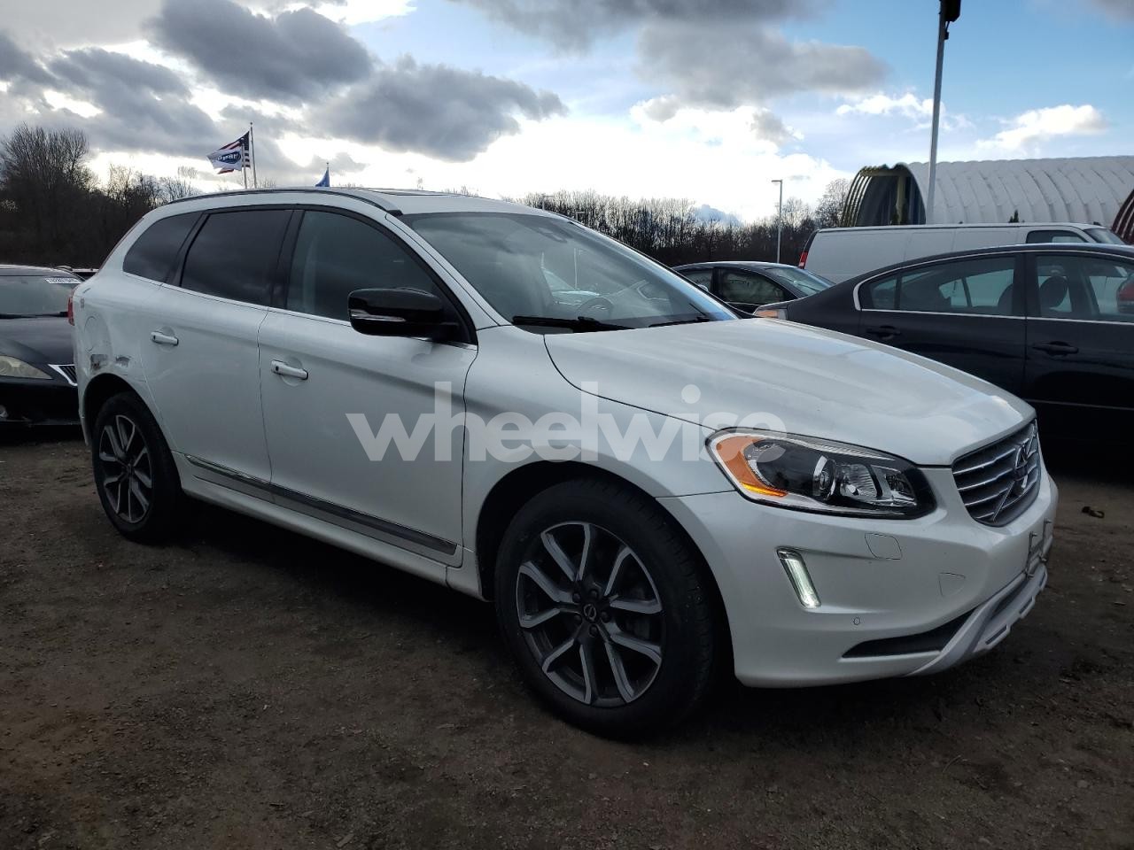 Photo 4 of 2017 VOLVO XC60 T6 DYNAMIC (VIN YV449MRR0H2031200)