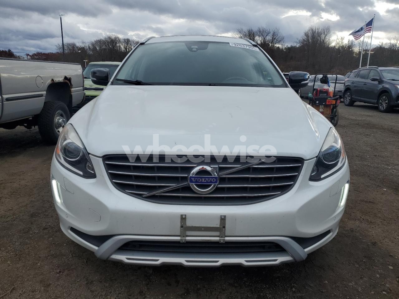 Photo 5 of 2017 VOLVO XC60 T6 DYNAMIC (VIN YV449MRR0H2031200)