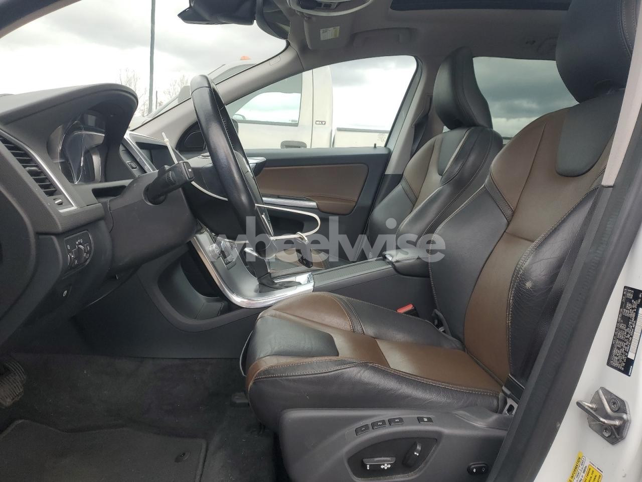 Photo 7 of 2017 VOLVO XC60 T6 DYNAMIC (VIN YV449MRR0H2031200)