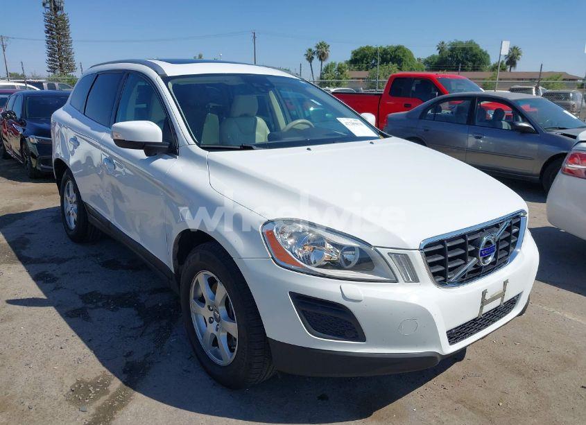 2011 Volvo Xc60 3.2/3.2 R-DESIGN (VIN YV4940DL2B2155637) main photo