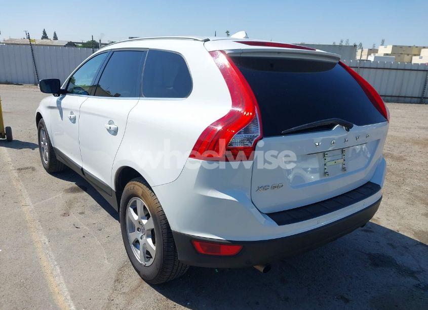 Photo 3 of 2011 Volvo Xc60 3.2/3.2 R-DESIGN (VIN YV4940DL2B2155637)