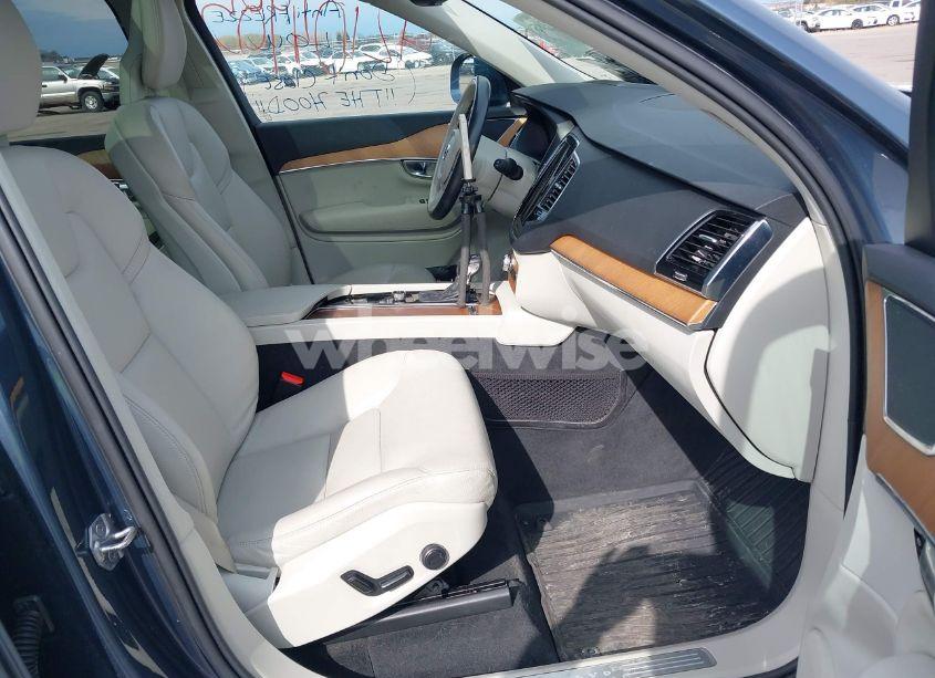 Photo 5 of 2021 Volvo Xc90 T6 MOMENTUM 6 PASSENGER (VIN YV4A221K6M1689257)