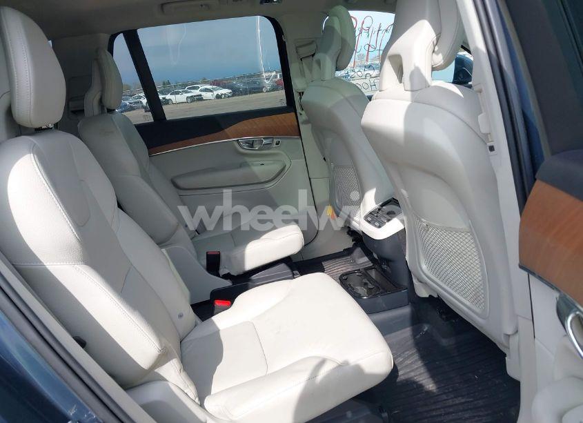 Photo 8 of 2021 Volvo Xc90 T6 MOMENTUM 6 PASSENGER (VIN YV4A221K6M1689257)