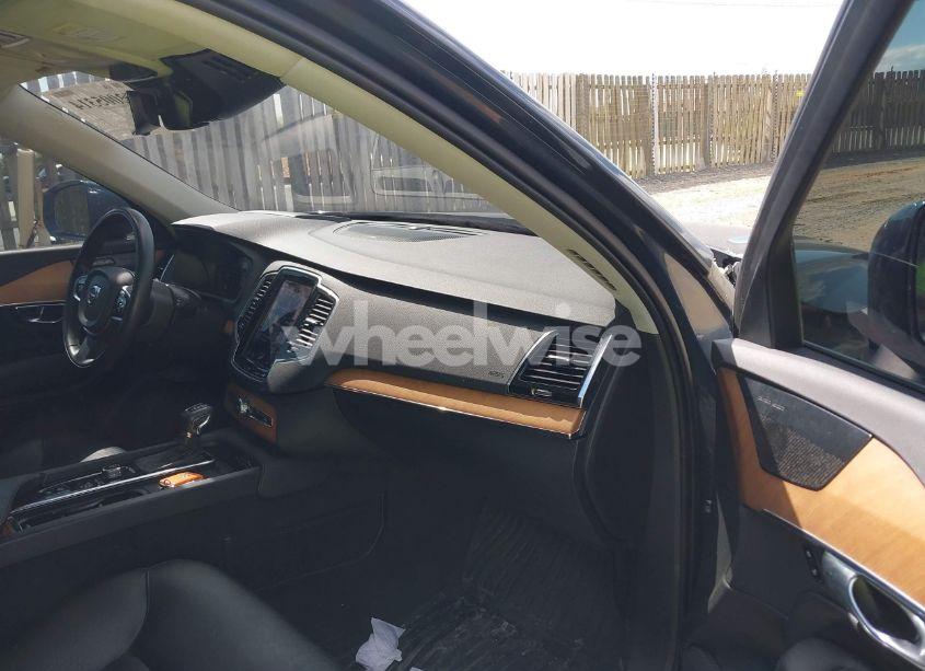 Photo 5 of 2021 Volvo Xc90 T6 MOMENTUM 7 PASSENGER (VIN YV4A22PK3M1689322)