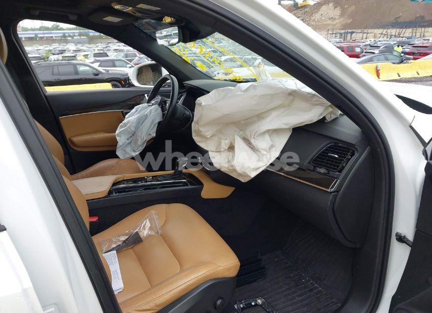 Photo 5 of 2018 Volvo Xc90 T6 MOMENTUM (VIN YV4A22PK8J1213045)