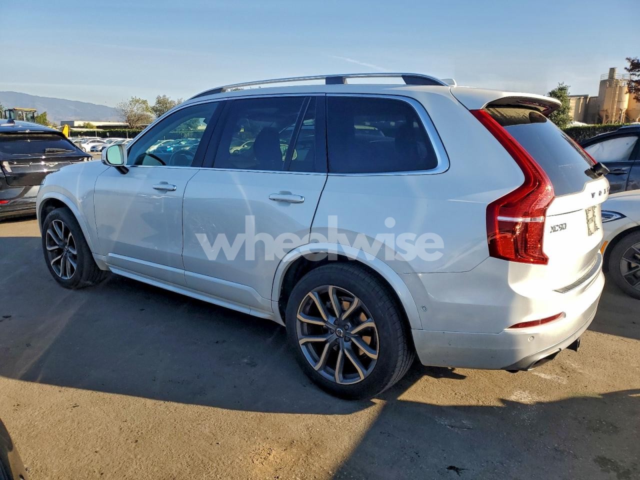 Photo 2 of 2018 VOLVO XC90 T6 (VIN YV4A22PK9J1391434)