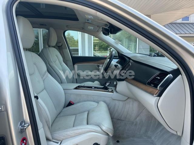 Photo 4 of 2016 VOLVO XC90 T6 (VIN YV4A22PLXG1000681)
