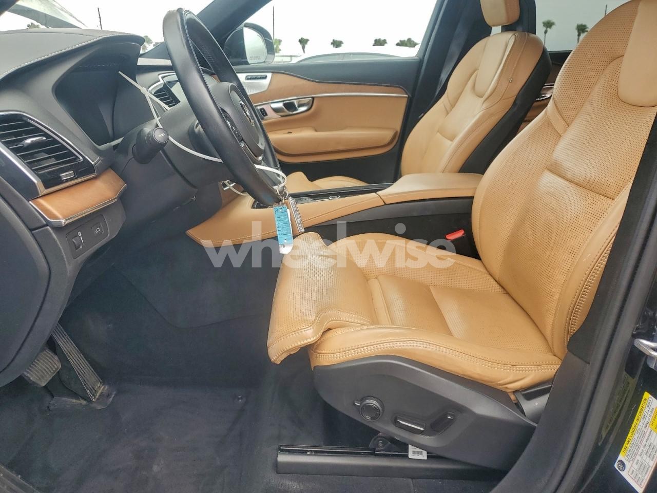 Photo 7 of 2018 VOLVO XC90 T6 (VIN YV4A22PLXJ1360833)