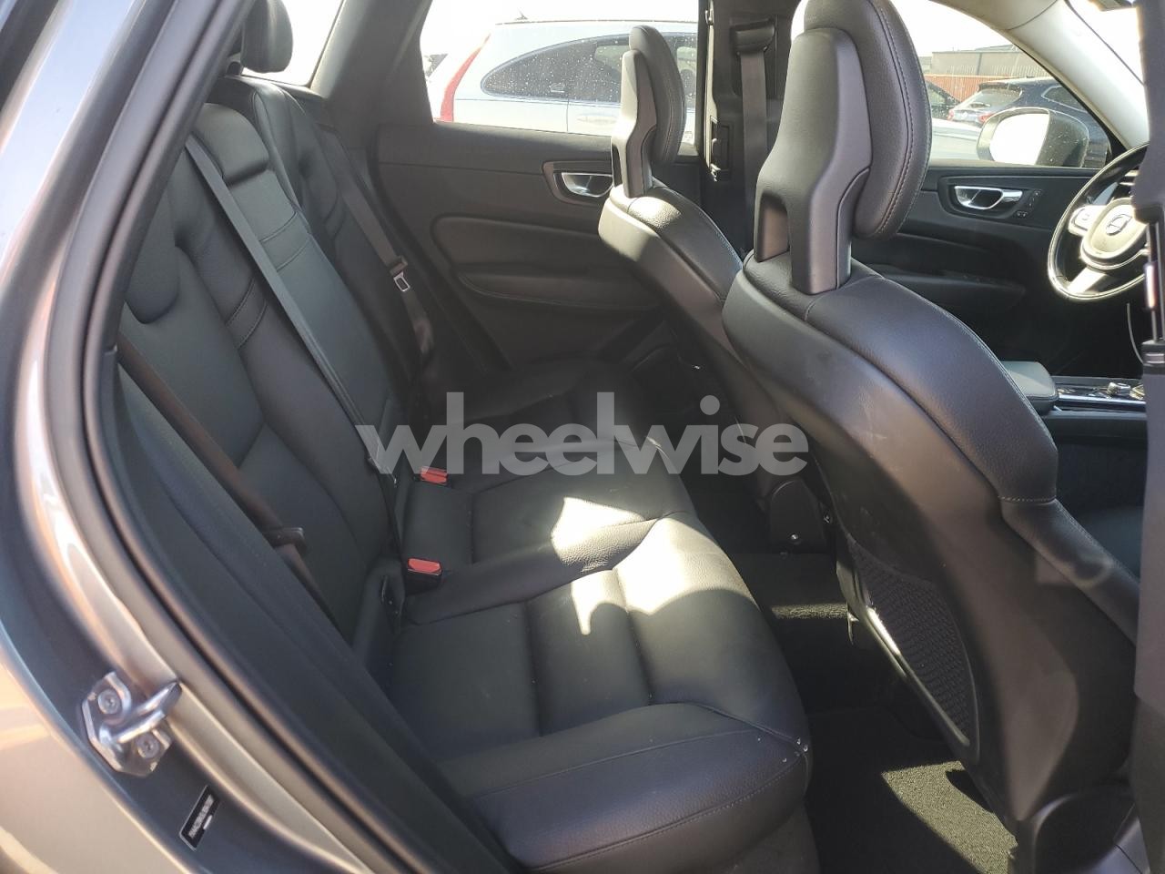 Photo 10 of 2018 VOLVO XC60 T6 MOMENTUM (VIN YV4A22RK8J1047087)