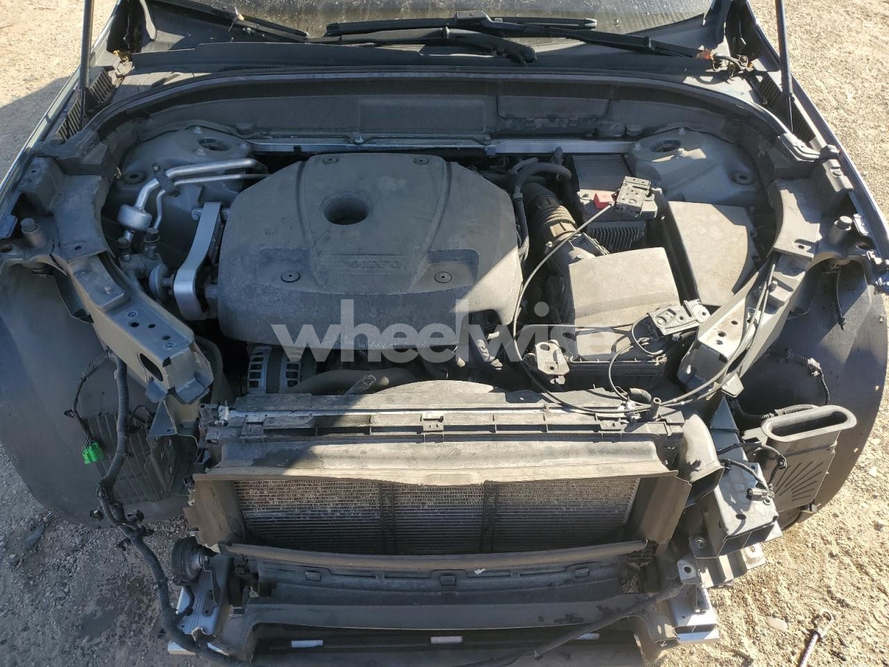 Photo 11 of 2018 VOLVO XC60 T6 MOMENTUM (VIN YV4A22RK8J1047087)