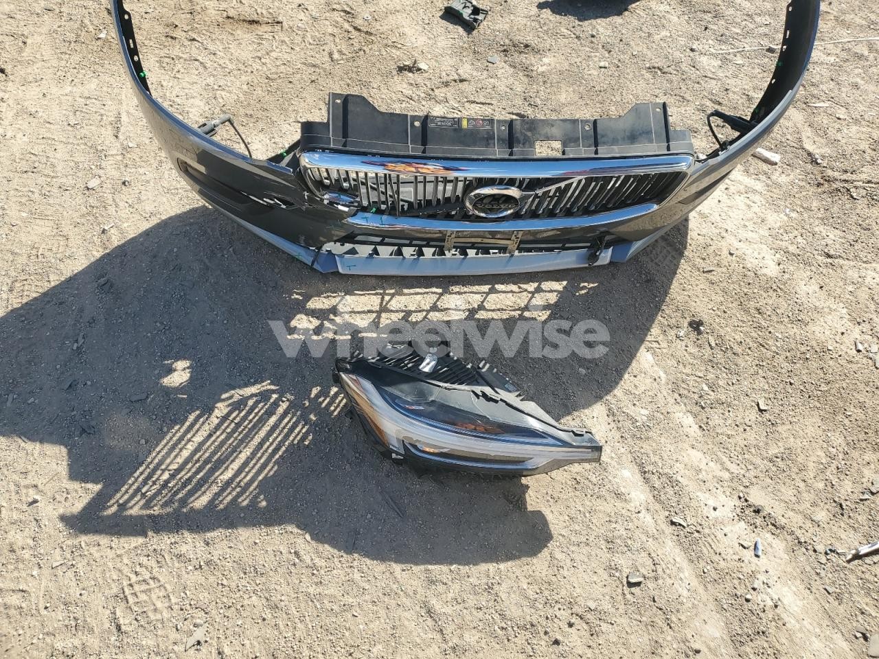 Photo 12 of 2018 VOLVO XC60 T6 MOMENTUM (VIN YV4A22RK8J1047087)