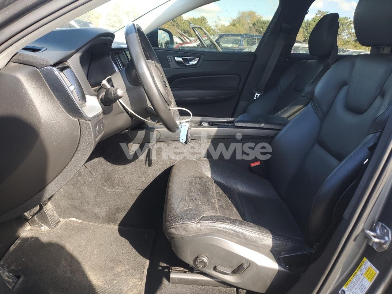 Photo 7 of 2018 VOLVO XC60 T6 MOMENTUM (VIN YV4A22RK8J1047087)