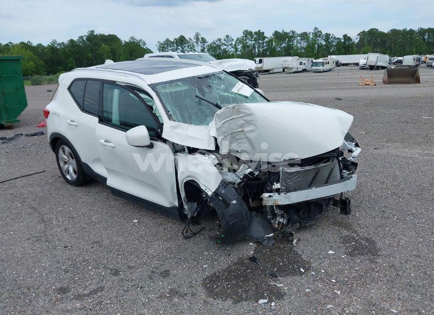 2019 Volvo Xc40 T4 MOMENTUM (VIN YV4AC2HK7K2107905) main photo