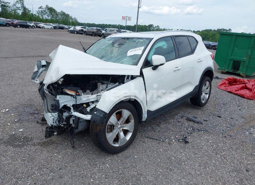 Photo 2 of 2019 Volvo Xc40 T4 MOMENTUM (VIN YV4AC2HK7K2107905)