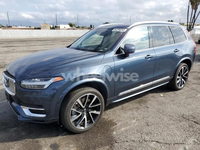 Photo 2 of 2021 VOLVO XC90 T8 RECHARGE MOMENTUM (VIN YV4BR00K3M1687780)