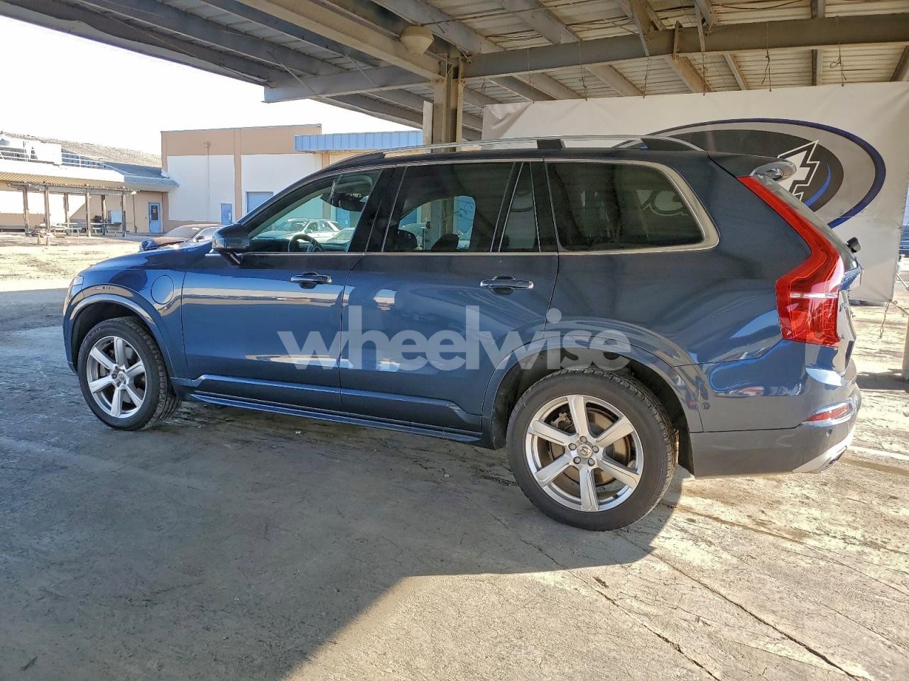 Photo 2 of 2019 VOLVO XC90 T8 MOMENTUM (VIN YV4BR0CKXK1444640)