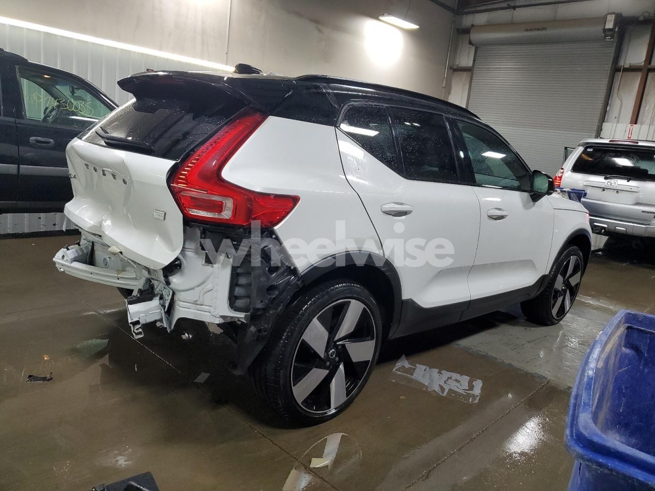Photo 3 of 2023 VOLVO XC40 RECHARGE ULTIMATE (VIN YV4ED3UM0P2049493)