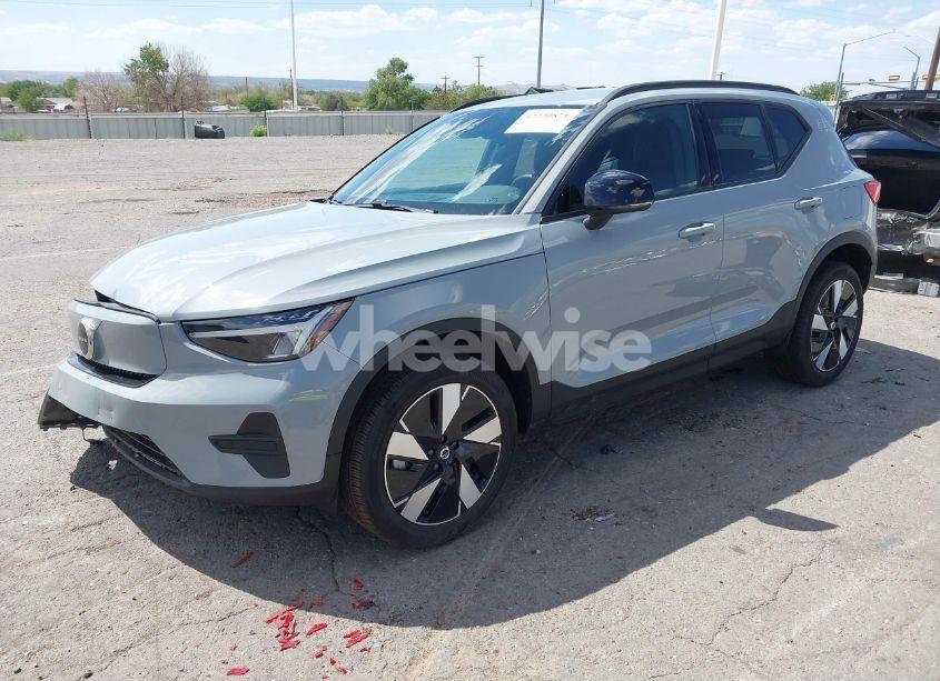 Photo 2 of 2025 Volvo Ex40 TWIN MOTOR CORE (VIN YV4ER3HJ8S2503399)