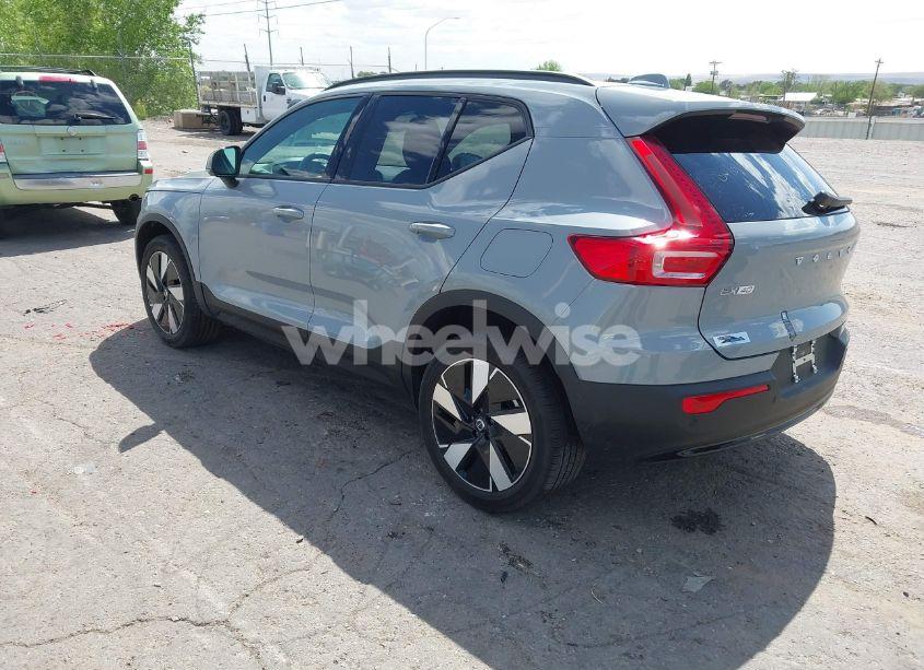 Photo 3 of 2025 Volvo Ex40 TWIN MOTOR CORE (VIN YV4ER3HJ8S2503399)