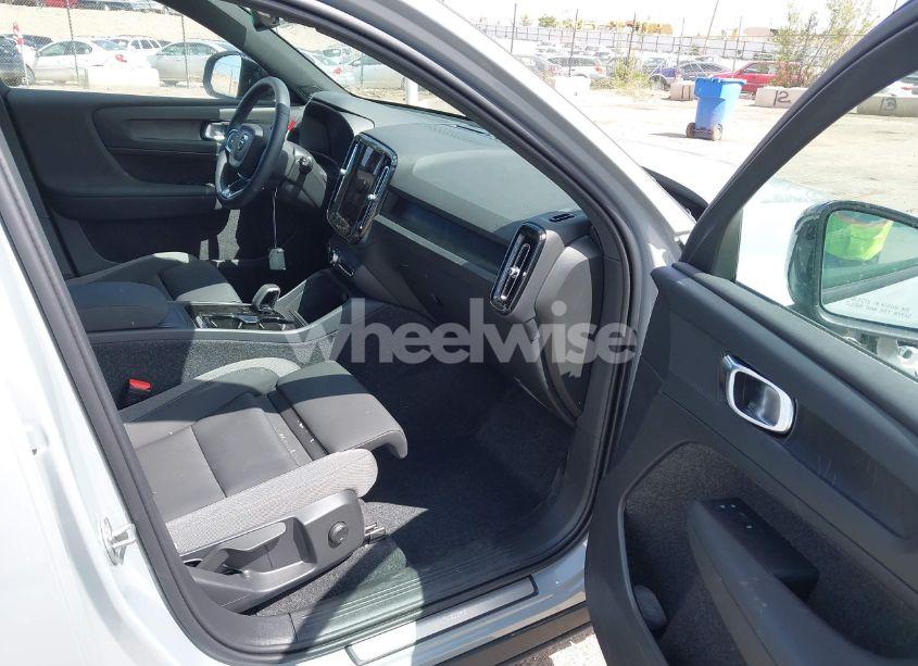 Photo 5 of 2025 Volvo Ex40 TWIN MOTOR CORE (VIN YV4ER3HJ8S2503399)